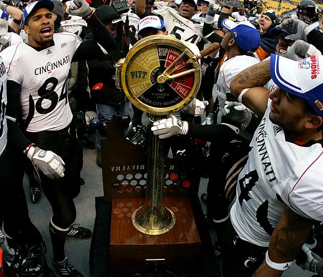 Cincinnati vs Pittsburgh: The Forgotten History of the Paddlewheel Trophy 